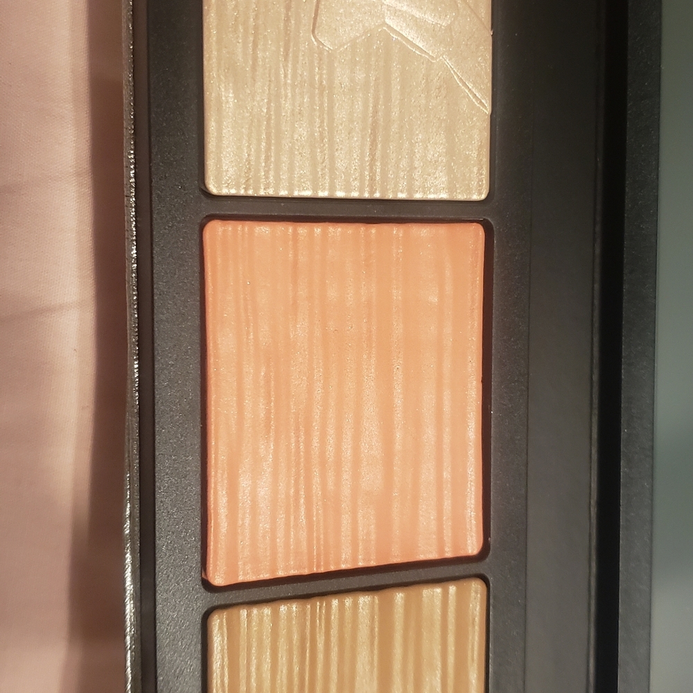 M.A.C - Picture 5 of 8